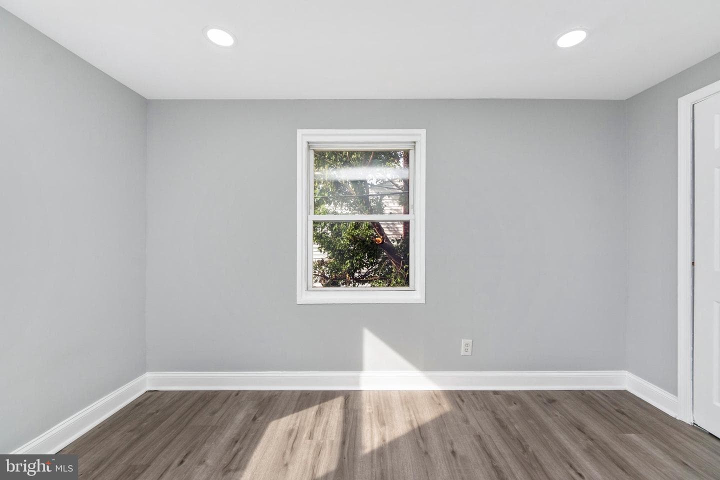 7702 Burnside Road photo 31