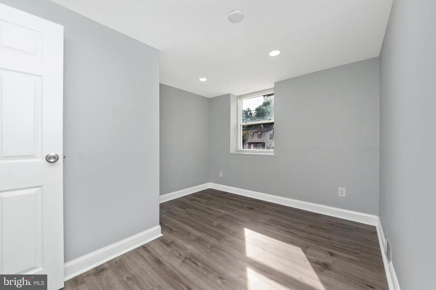 7702 Burnside Road photo 34