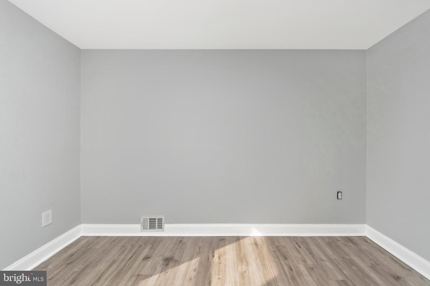 7702 Burnside Road photo 37
