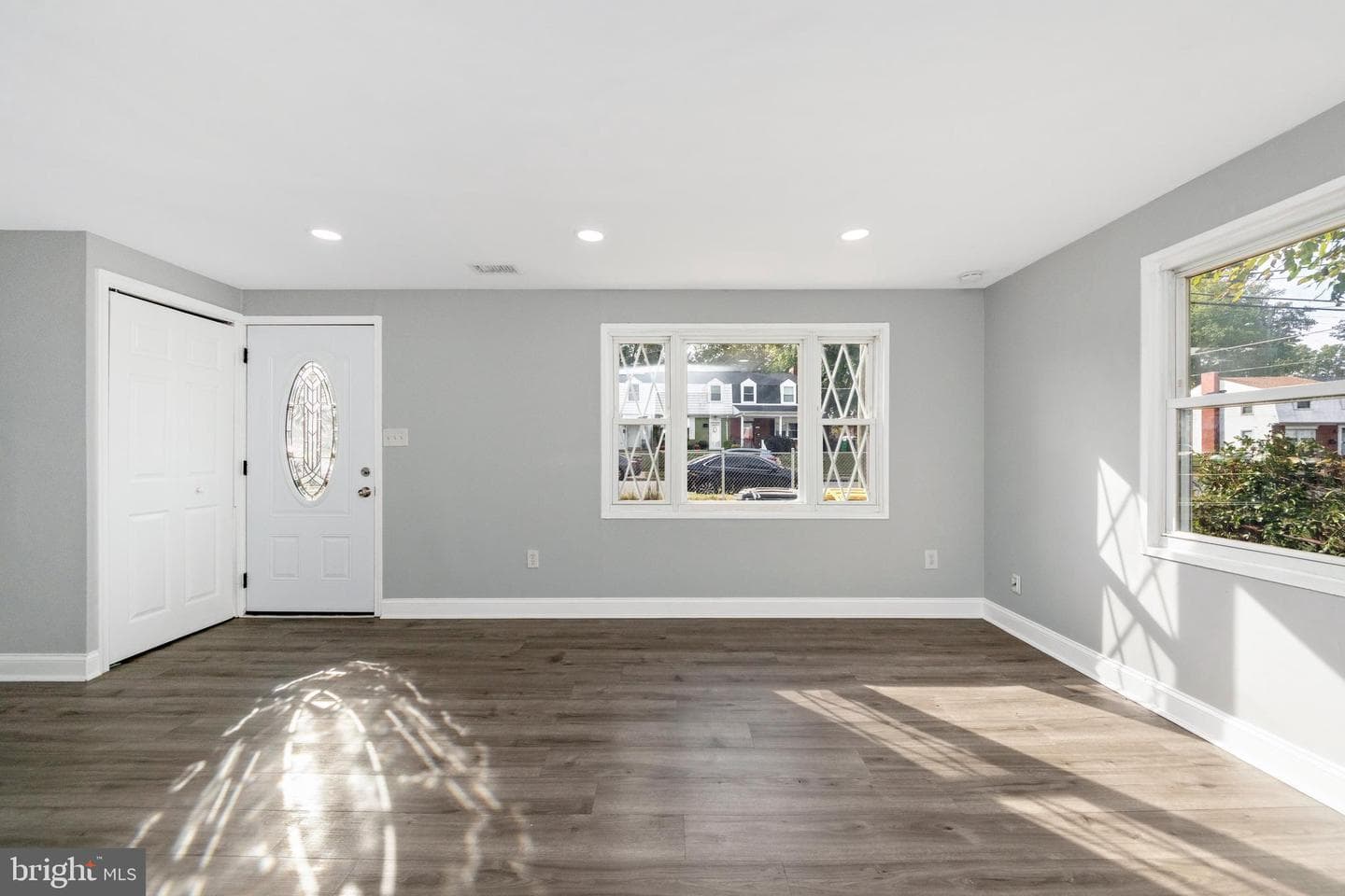 7702 Burnside Road photo 7