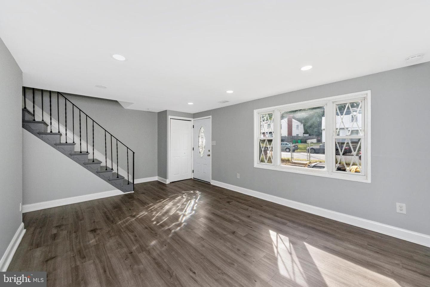 7702 Burnside Road photo 8