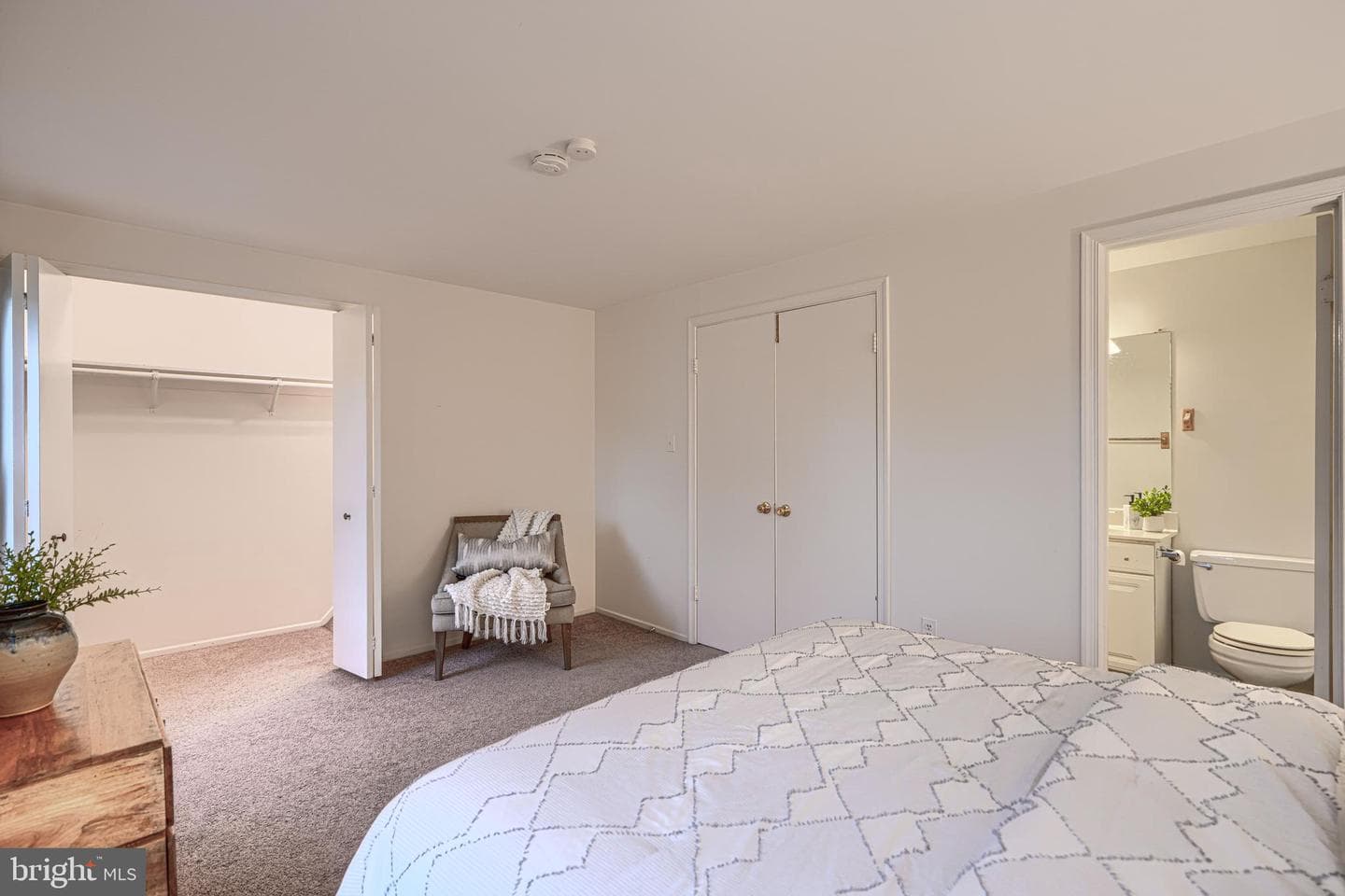 2266 Prince Of Wales Court photo 17