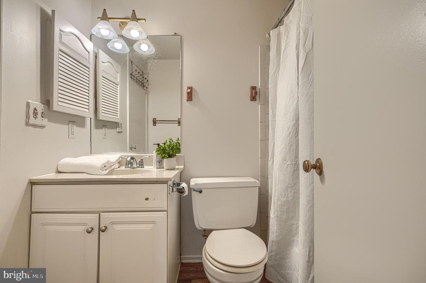 2266 Prince Of Wales Court photo 18