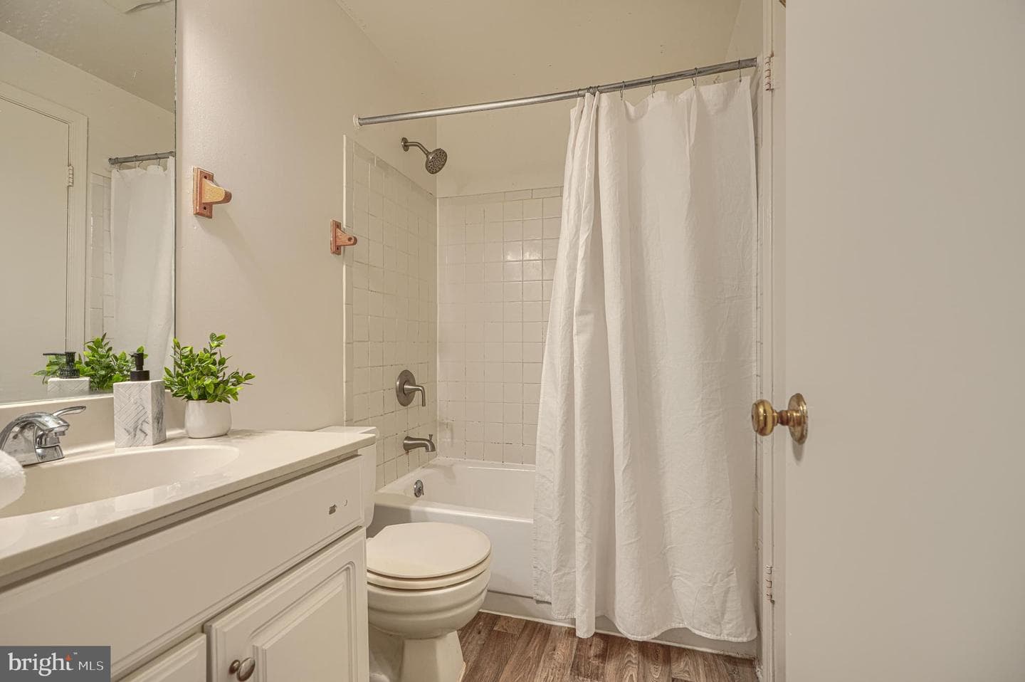 2266 Prince Of Wales Court photo 19