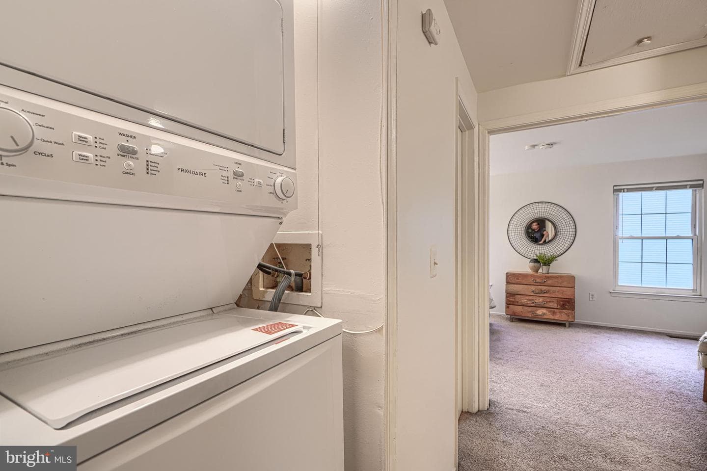 2266 Prince Of Wales Court photo 24