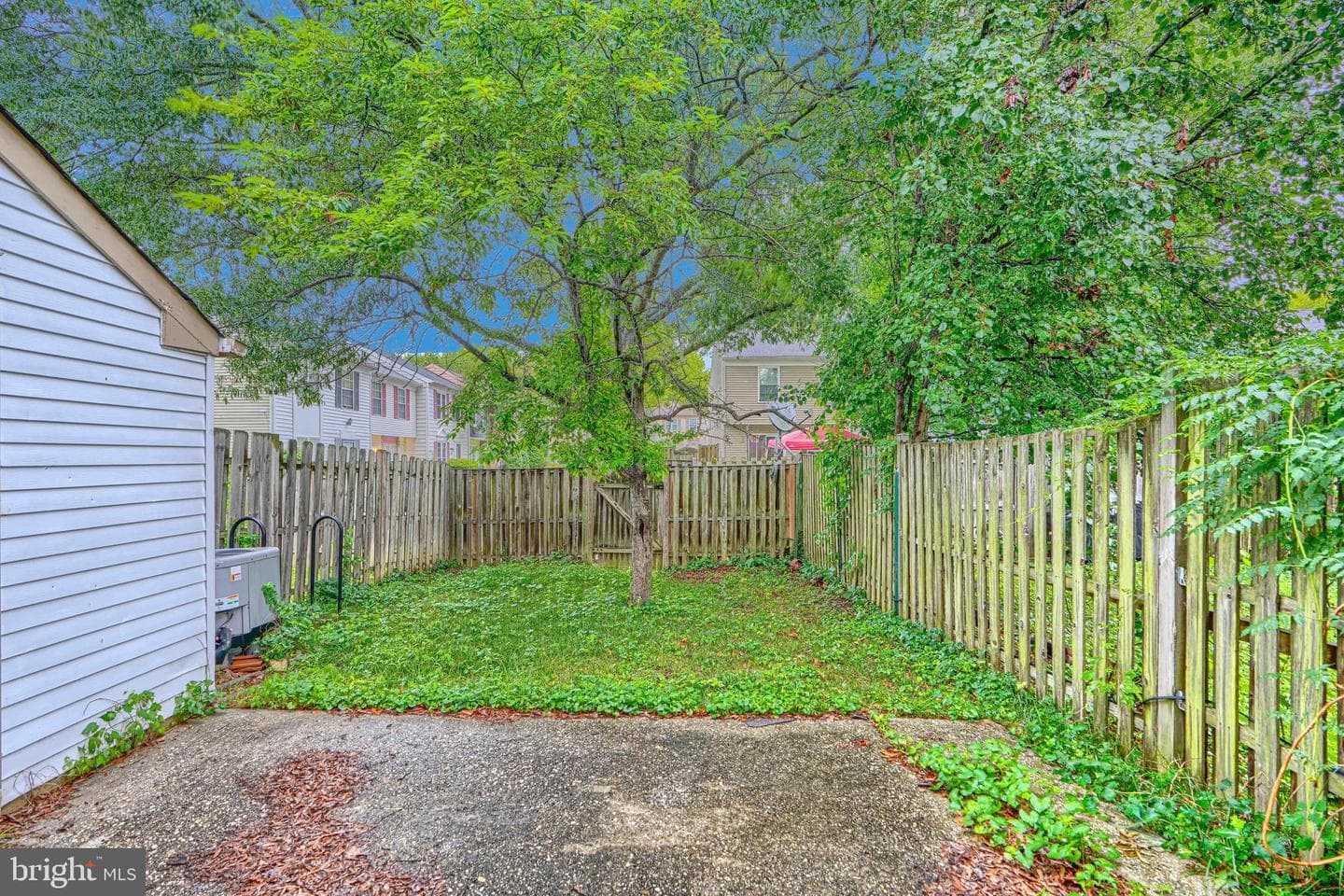 2266 Prince Of Wales Court photo 25