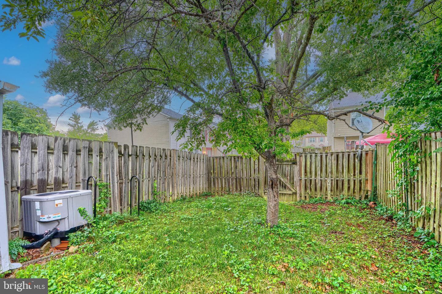 2266 Prince Of Wales Court photo 26