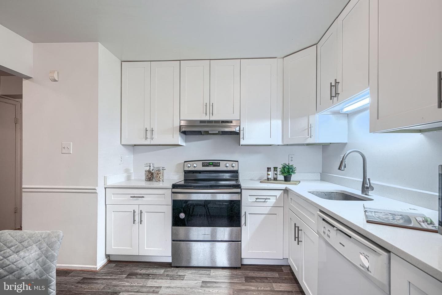 2266 Prince Of Wales Court photo 4