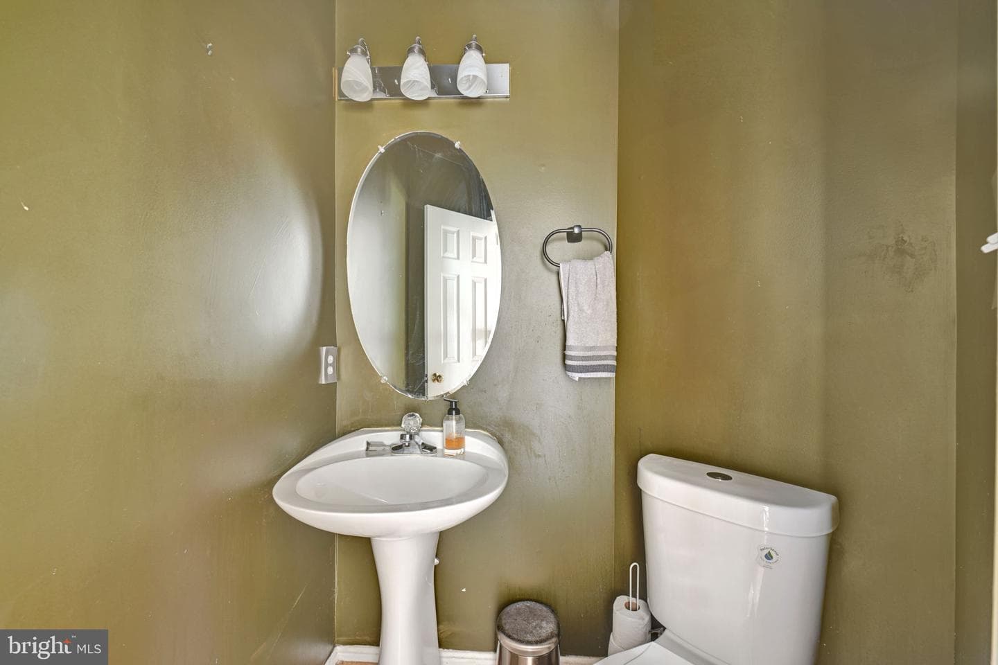 4446 Swindon Terrace photo 12