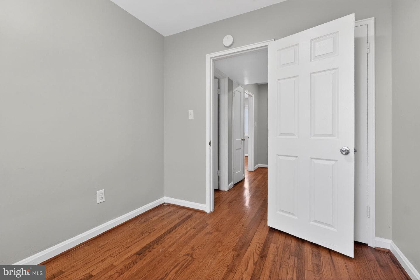 5315 Leverett Street photo 8