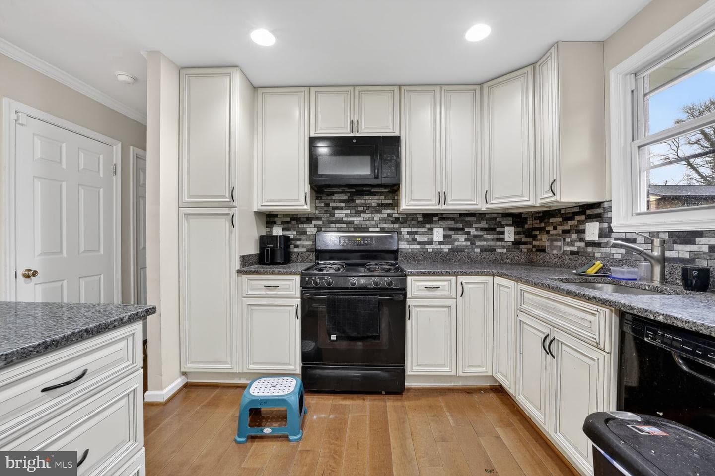 3809 Walnut Lane photo 3