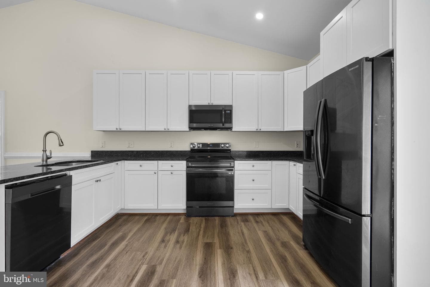 5405 Auth Road photo 14