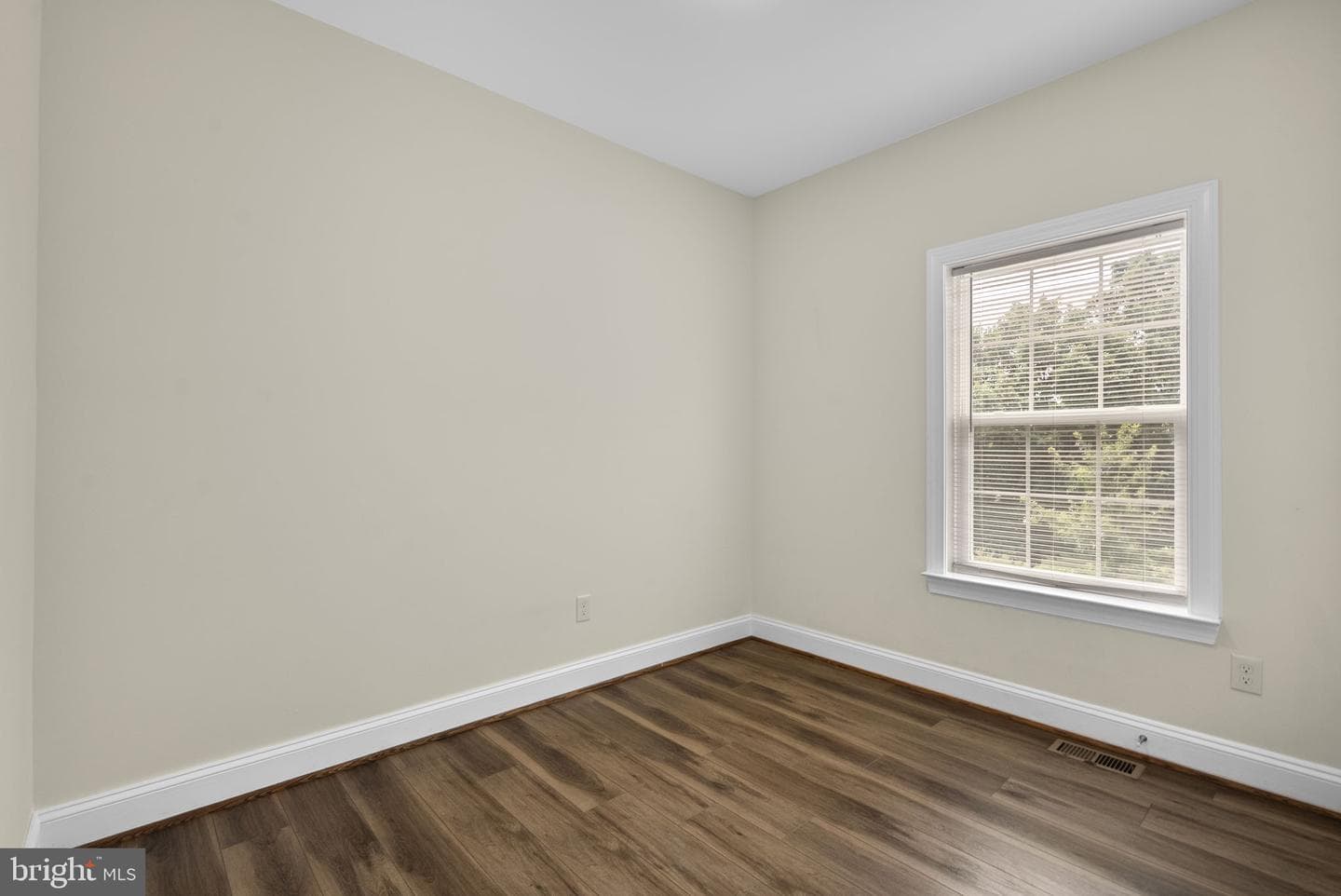 5405 Auth Road photo 24