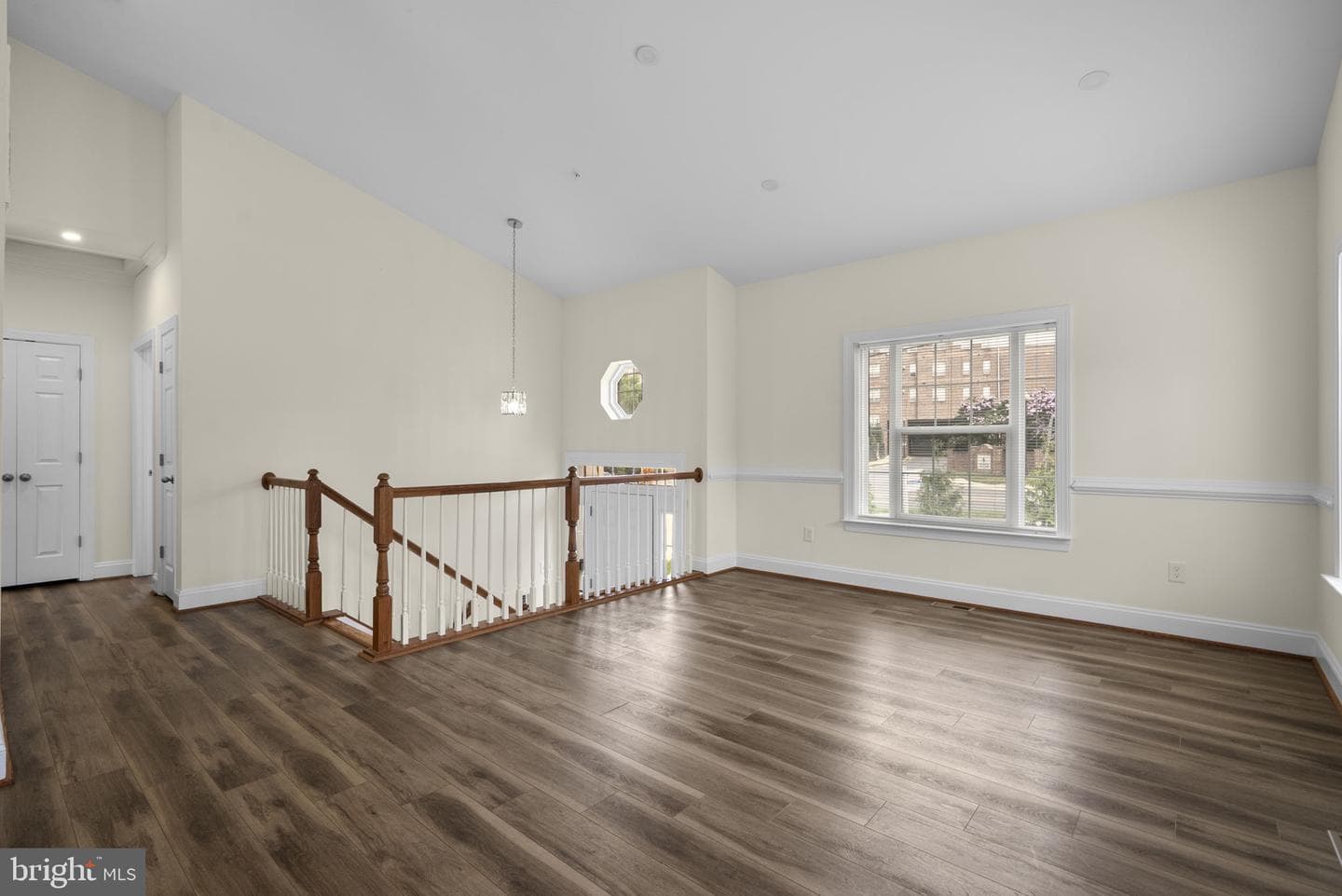5405 Auth Road photo 8
