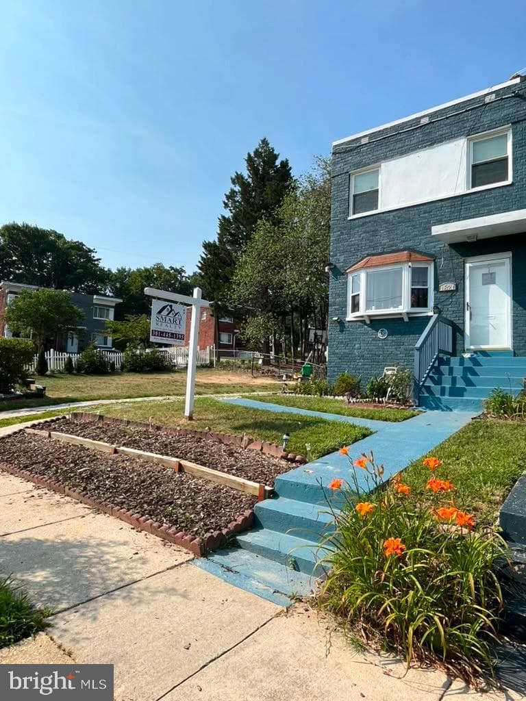 1821 Longfellow Street photo 1