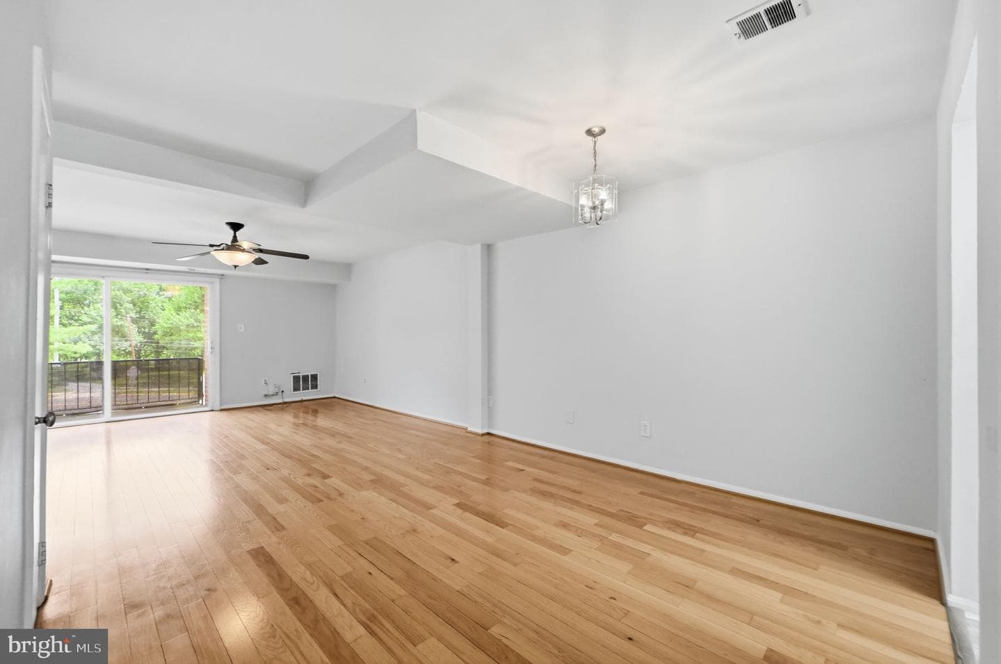 8026 Lakecrest Drive photo 11