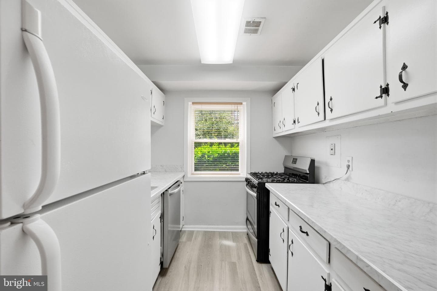 8026 Lakecrest Drive photo 14
