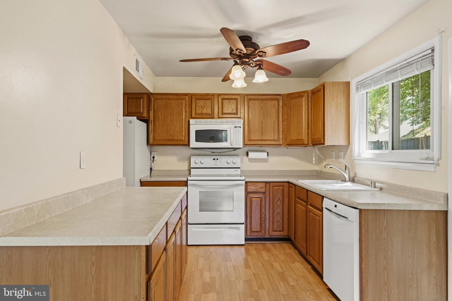 1706 Pomona Place photo 11