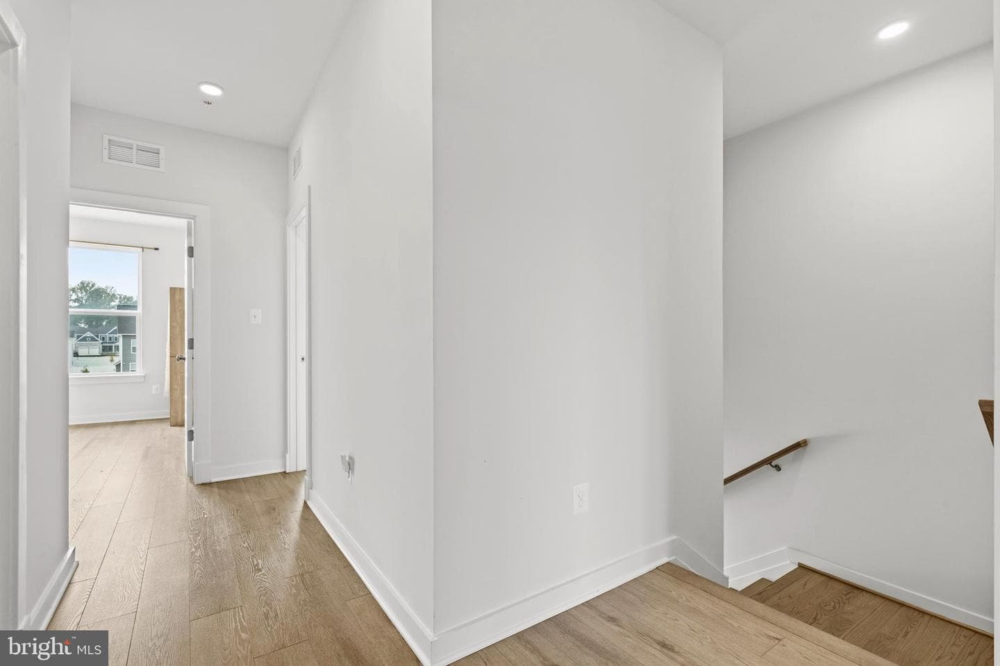 16007 Hyde Park Place photo 35