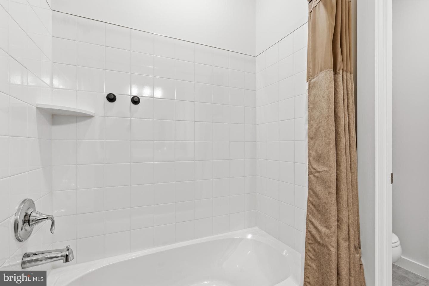 16007 Hyde Park Place photo 38
