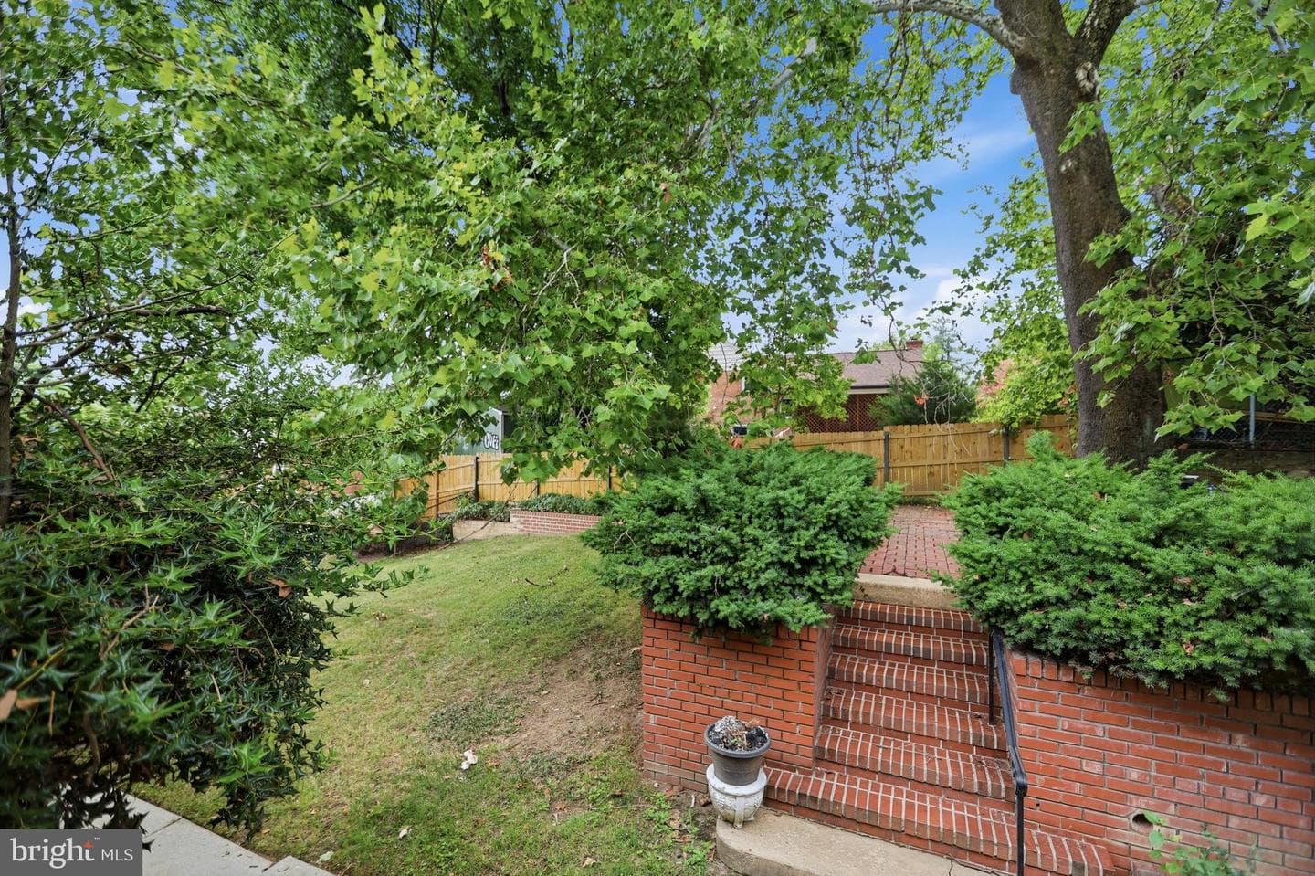 907 Luray Place photo 32