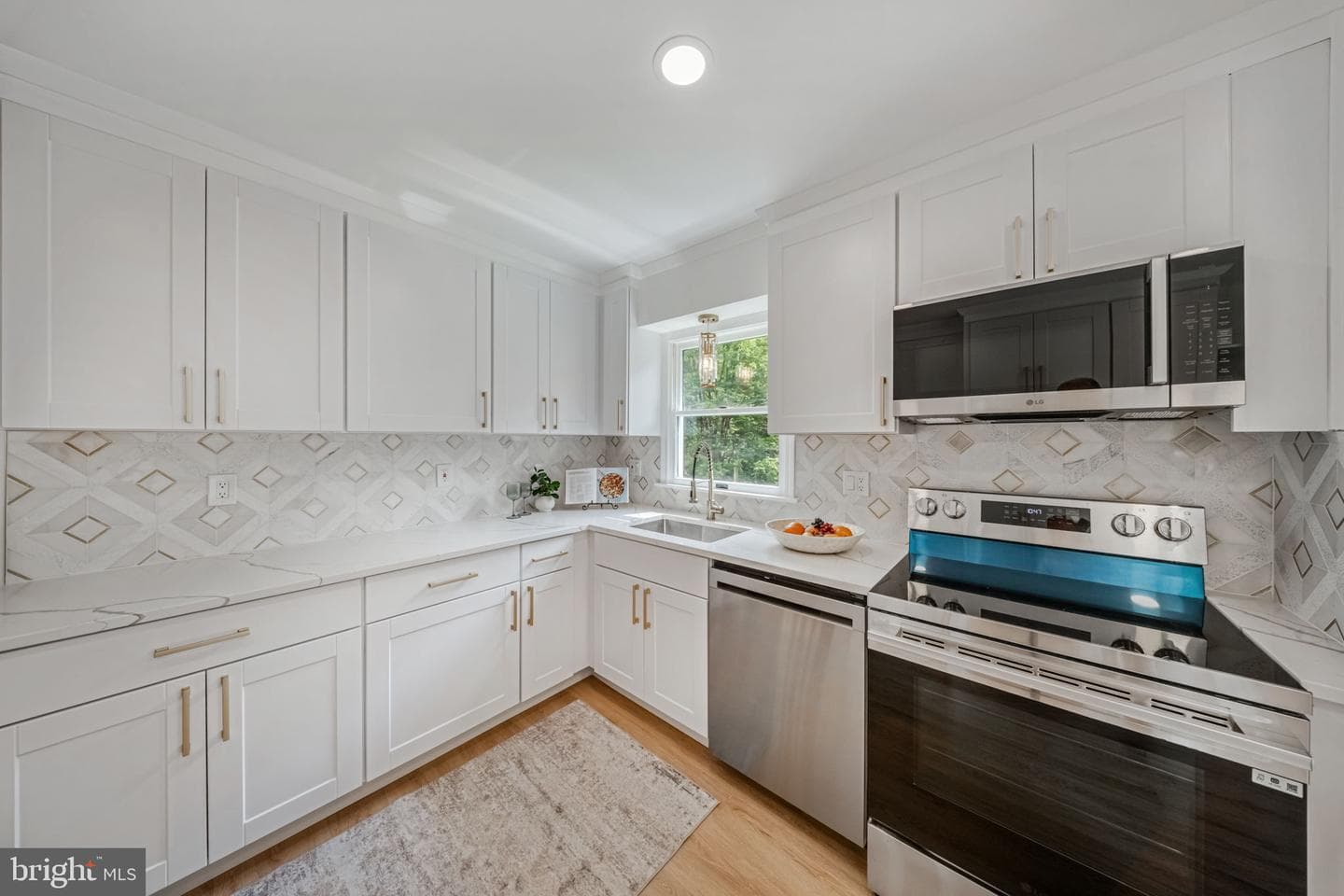2406 Timbercrest Drive photo 6