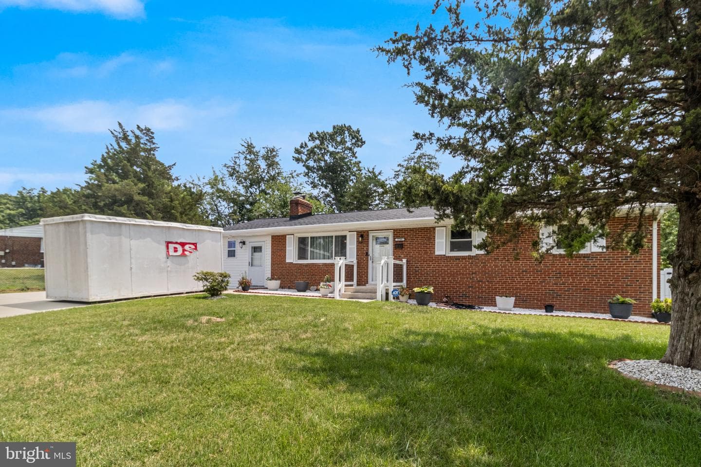 5709 Spruce Drive photo 2