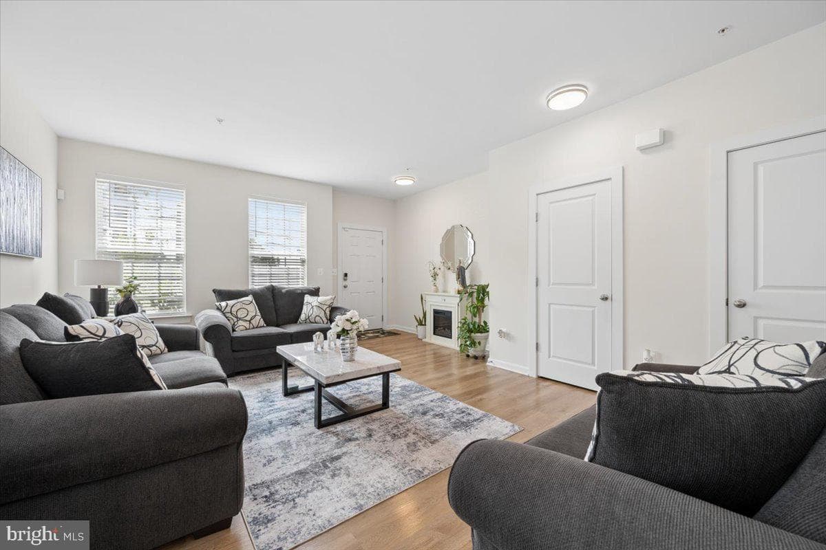 1517 Pacific Avenue photo 6