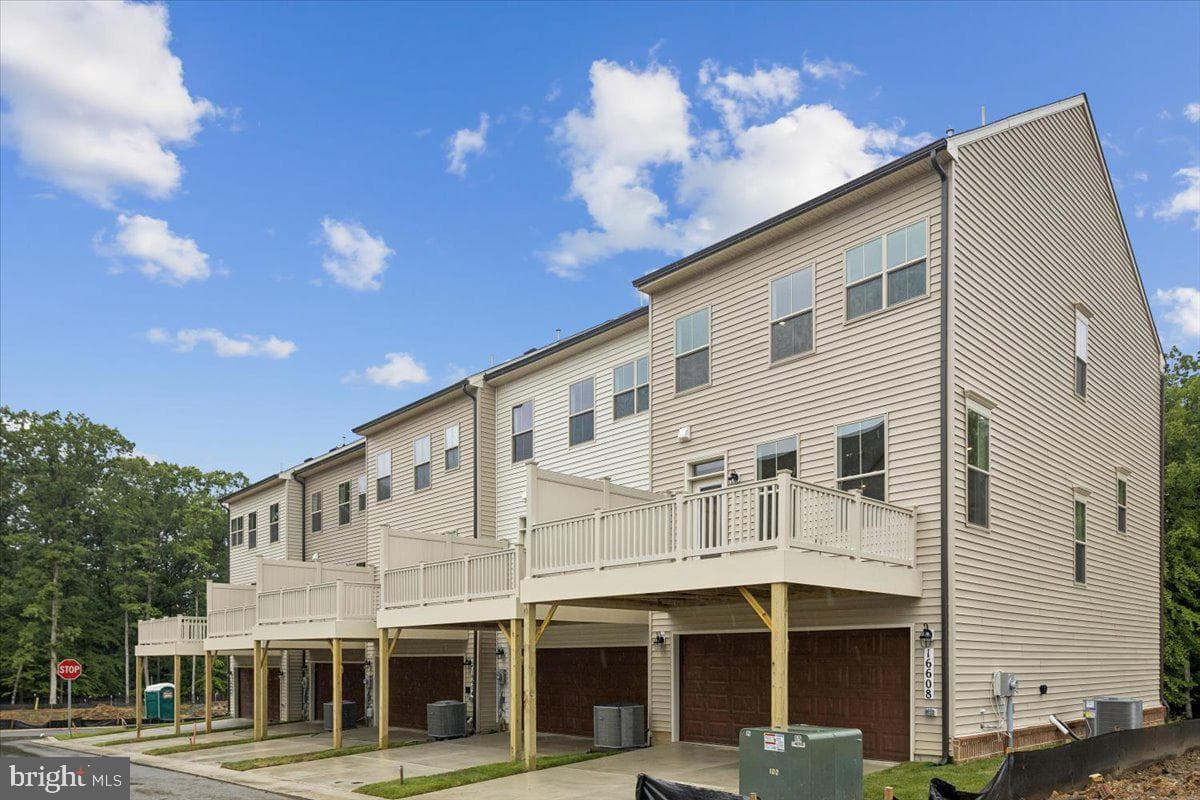16608 Breezeway Alley photo 4