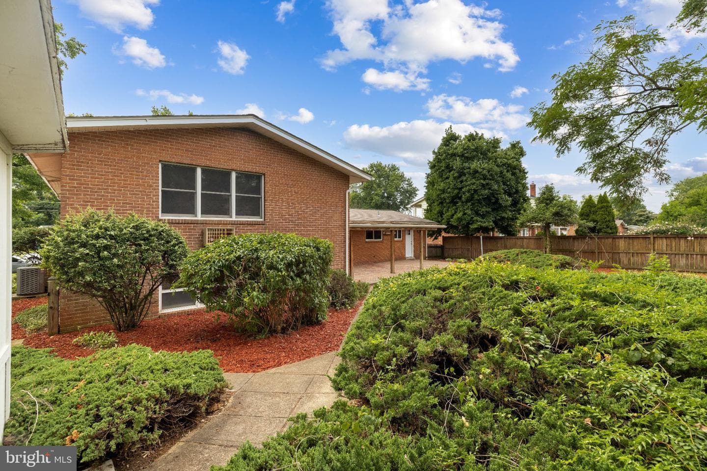 2200 Rosecroft Boulevard photo 46