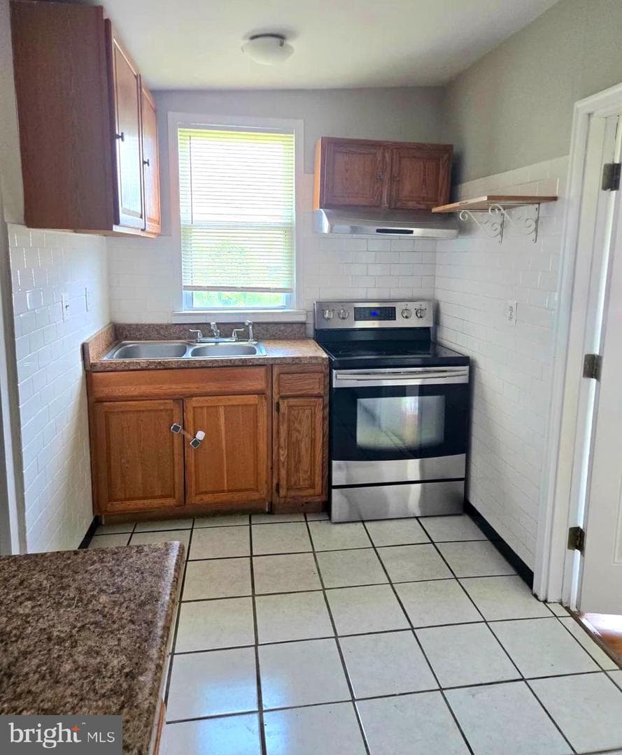 809 Eastern Avenue photo 3