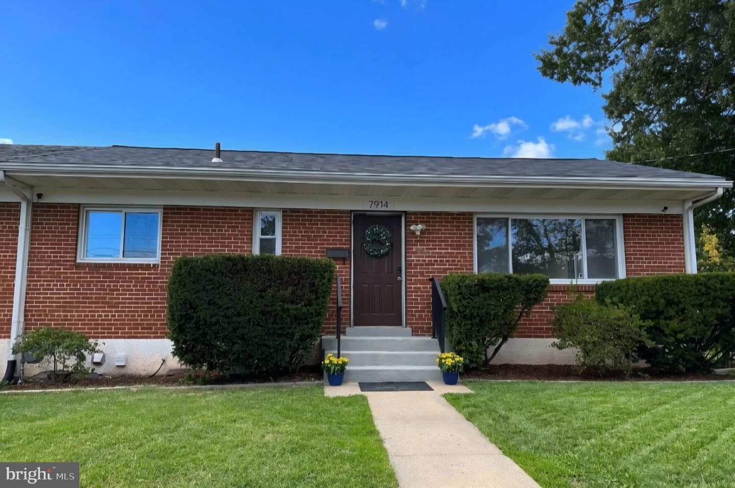 7914 W W Park Drive photo 1