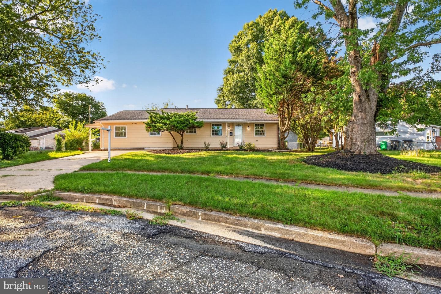 6204 Auth Road photo 1