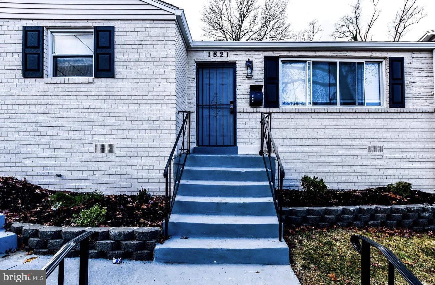 1821 Campbell Drive photo 1