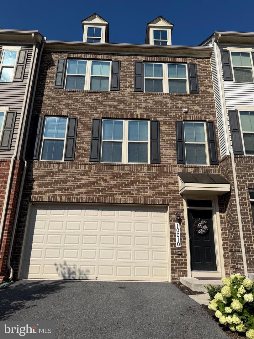 10010 Dorsey Lane photo 1