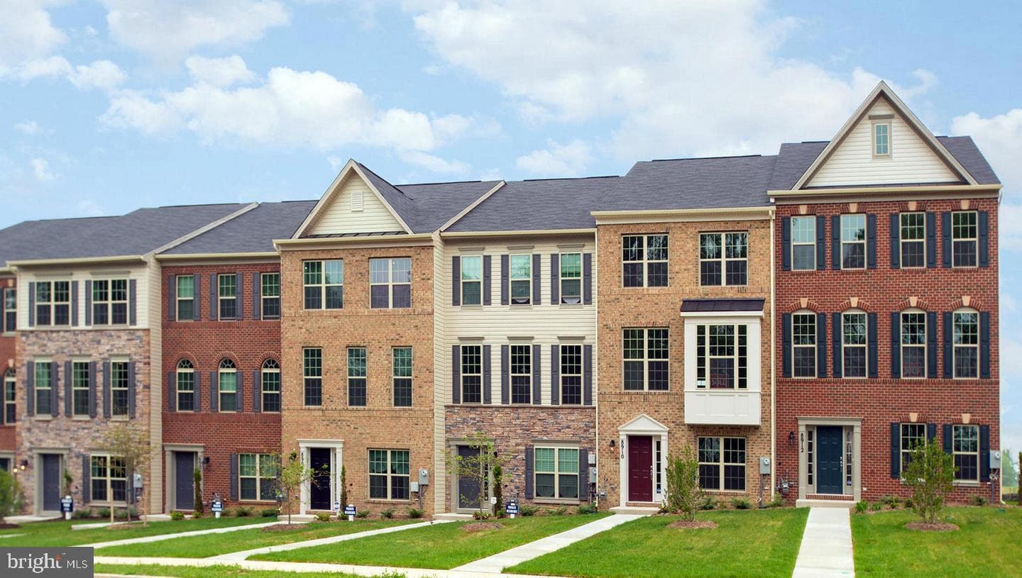 2621 Campus Way N photo 1