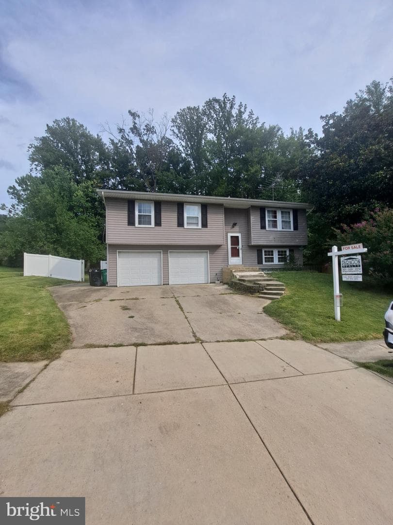 10306 Queen Elizabeth Drive photo 1