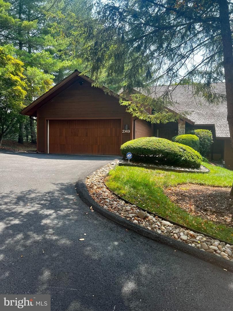 2749 Woodlake Road photo 1