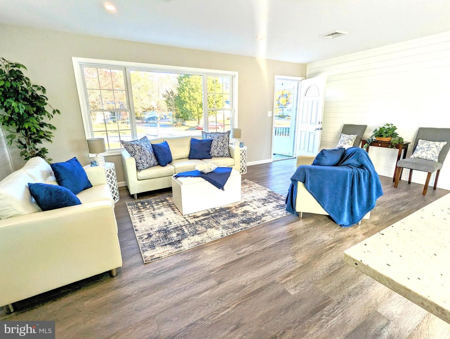 1340 Queen Anne Drive photo 5
