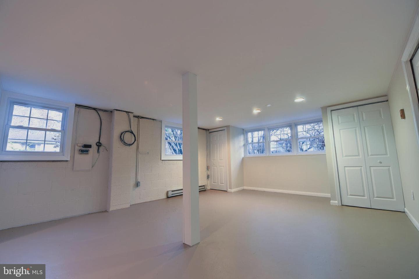 121 Stanford Road photo 29