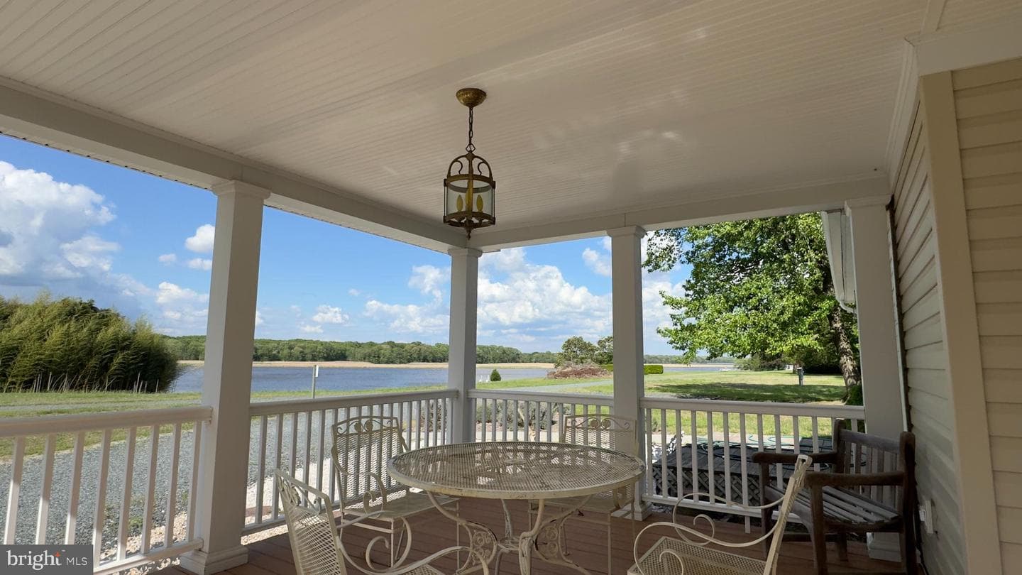 300 Hickory Lane photo 2