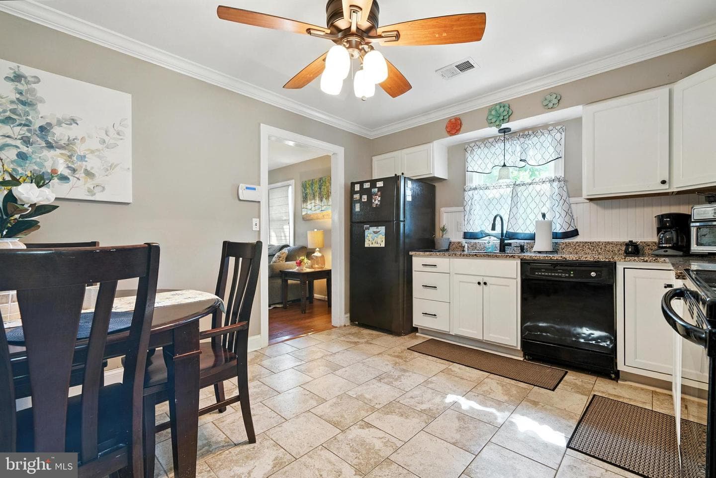 104 Thompson Avenue photo 12