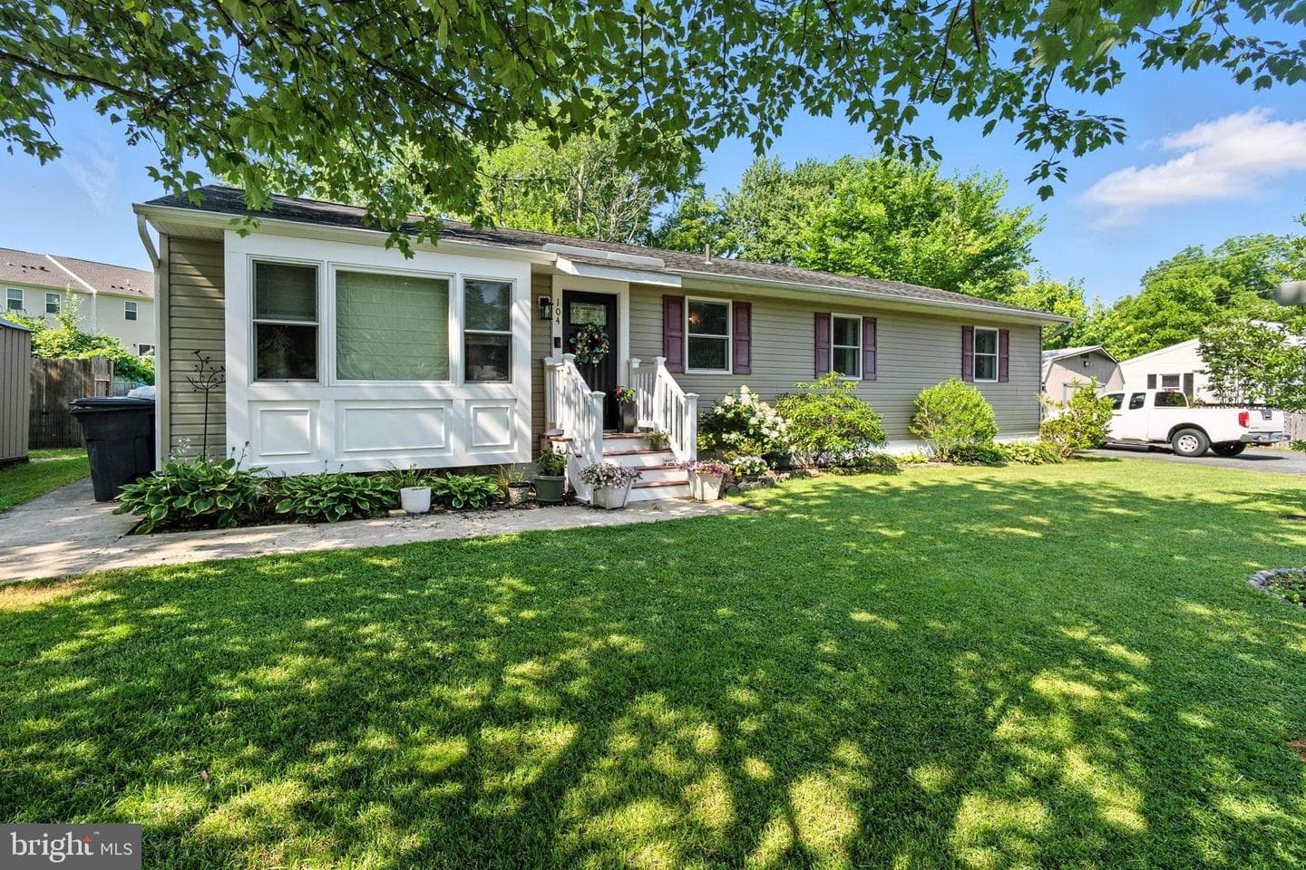 104 Thompson Avenue photo 5