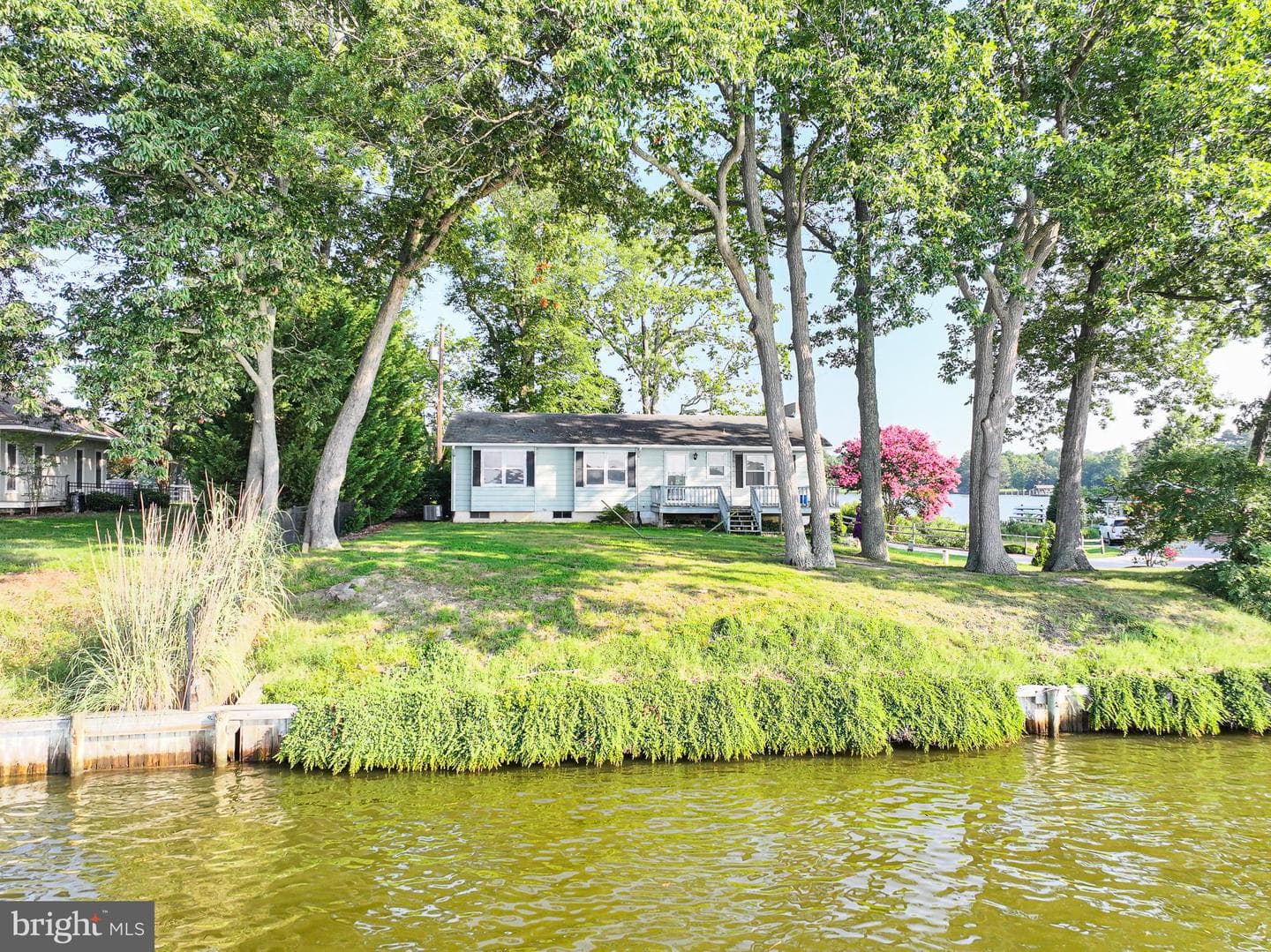618 Pigpen Point Road photo 1