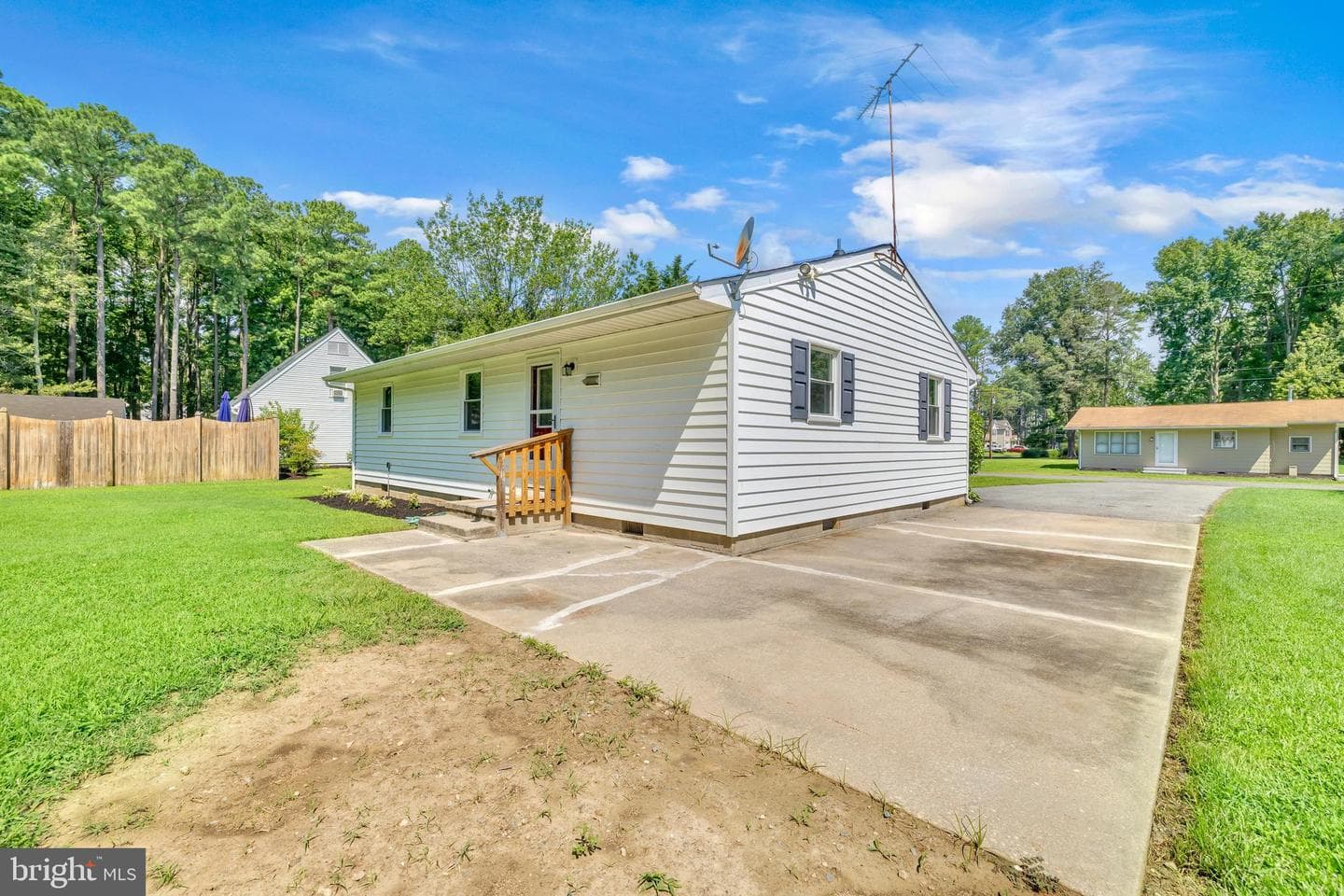 300 Talbot Road photo 4