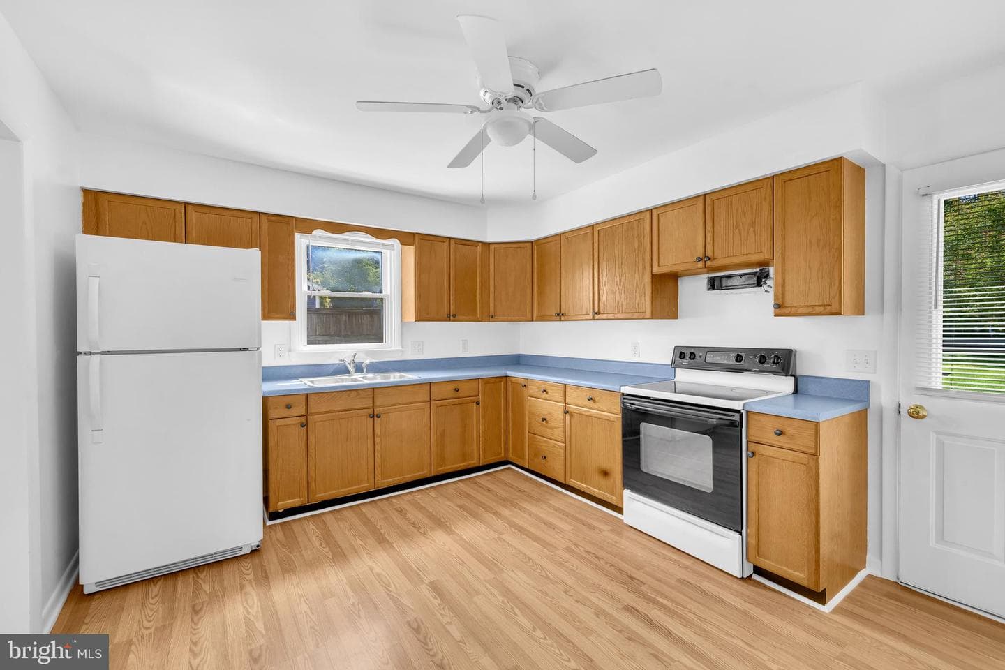 300 Talbot Road photo 9