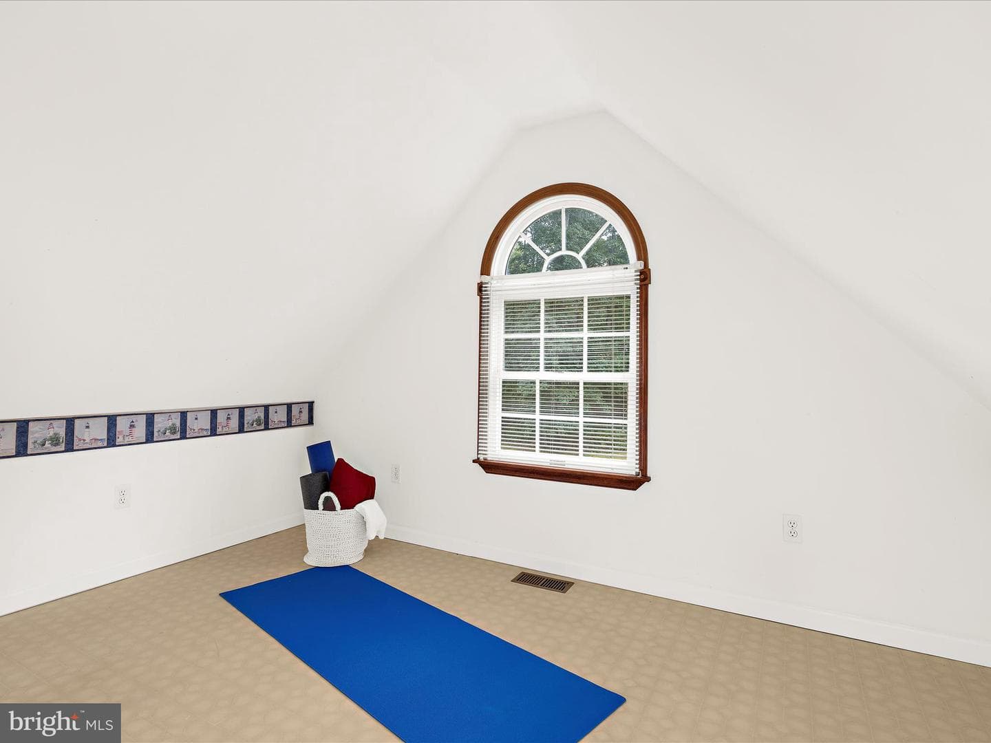 100 Marlborough Road photo 37