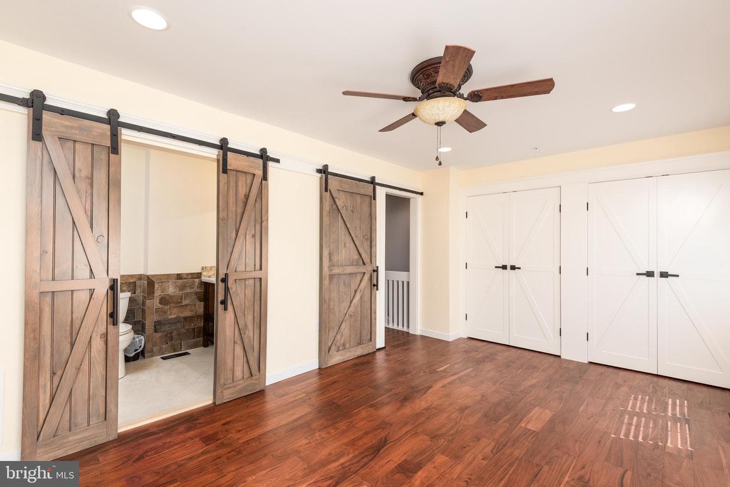 47 Queen Anne Way photo 10