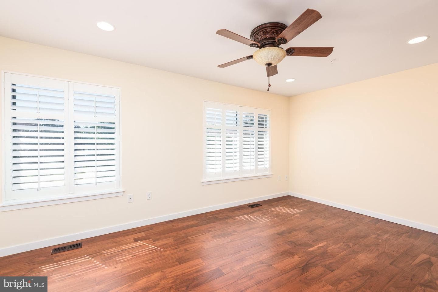 47 Queen Anne Way photo 28