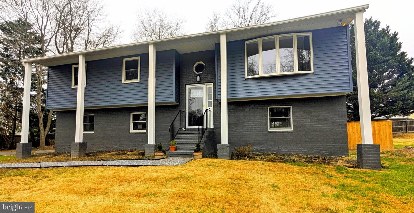 922 Petinot Place photo 2